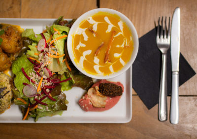 Le bistrot d'Urban Parc - assiette de poulet, crudités et soupe