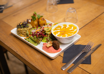 Le bistrot d'Urban Parc - assiette de poulet, crudités et soupe