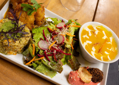 Le bistrot d'Urban Parc - assiette de poulet, crudités et soupe