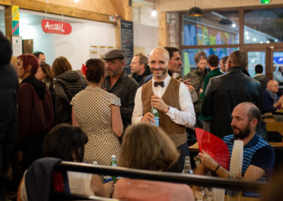 Les soirées du bistrot d'Urban Parc - groupe de personnes dont un qui sourit devant l'objectif